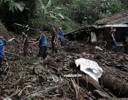 Bali landslide leaves 12 people dead, homes wiped out