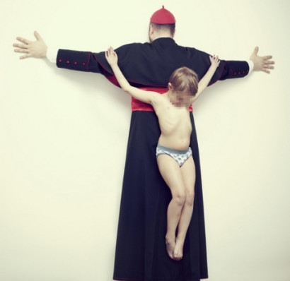 Католическая церковь заплатила тысячам жертв педофилии