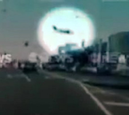 На Youtube попало видео падения самолета на торговый центр в Мельбурне