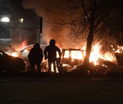 В пригороде Стокгольма, где проживает немало мигрантов, начались массовые беспорядки