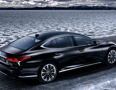 Технические характеристики гибридного Lexus LS рассекретили до премьеры