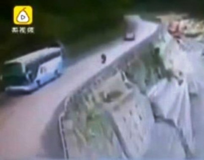 YouTube ВИДЕО жуткой гибели мотоциклиста на Тайване попало в Сеть