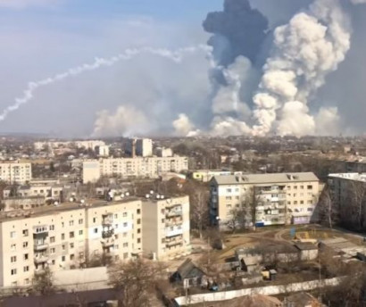 Жители Харькова опубликовали видео разрыва ракет на складе ВСУ (1)