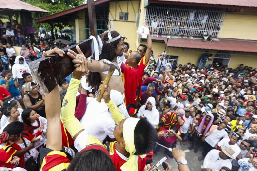 Ինչպես են Ֆիլիպիններում քրիստոնյաներն իրենց ենթարկում ամենաիսկական խաչելության
