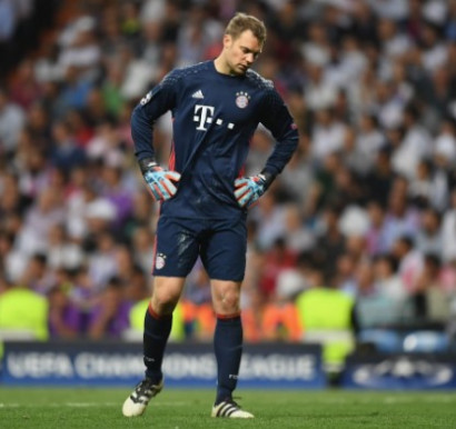 Bayern Munich's Manuel Neuer could be out for season with broken foot