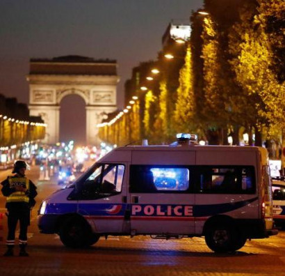 В центре Парижа при перестрелке погиб полицейский