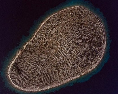 Остров Бальенац - гигантский отпечаток пальца в море
