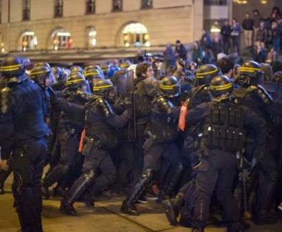 Anti-fascists fight armed police after French Election results announced