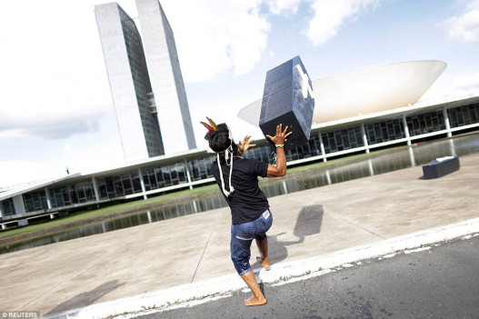 Բրազիլացի տեղաբնիկների ցույցը