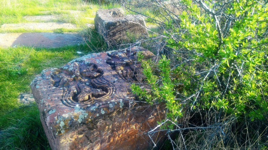 Ավանի գերեզմանոցում 10-13-րդ դարերի հնագույն խաչքարերը բարձիթողի վիճակում դանդաղ ոչնչանում են. Վարդան Ոսկանյան
