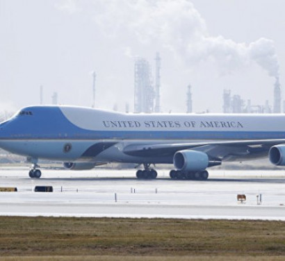 СМИ узнали об угрозе взрыва на борту самолета президента США