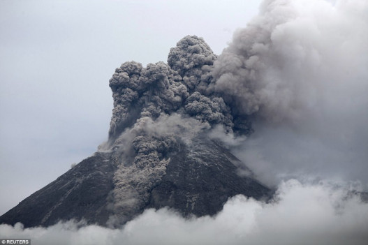 Извержение вулкана Мерапи в Индонезии, 1 ноября 2010 года.