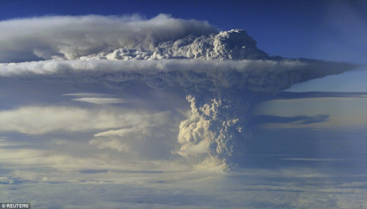 Извержение вулкана Пуеуэ в Чили, 5 июня 2011 года.