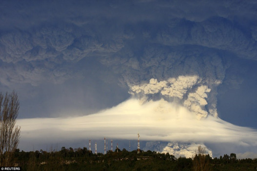 Извержение вулкана Пуеуэ в Чили, 2011 год.