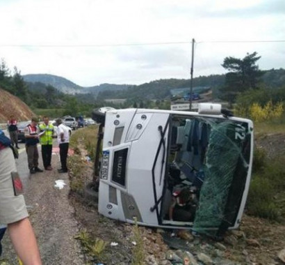 СМИ: в Турции перевернулся микроавтобус с российскими туристами