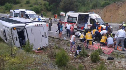 Թուրքիայում ռուս զբոսաշրջիկների տեղափոխող միկրոավտոբուս է շրջվել․ կան բազմաթիվ վիրավորներ
