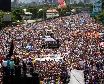 В Венесуэле сотни тысяч человек вновь вышли на улицы