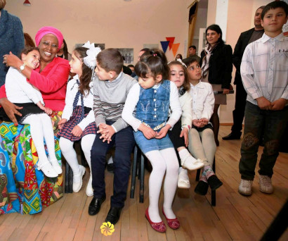 «Ավրորա»-ի մրցանակակիրն այցելել է Գյումրիի մանկատուն