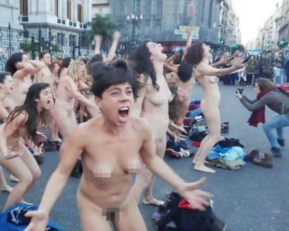 Feminist Mob Gets Naked to Protest ‘Gender Discrimination’