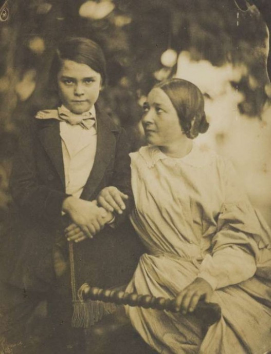 Պորտրետային լուսանկար, մայր ու որդի, 1855թ․