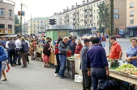 Պետրոզավոդսկի կենտրոնական շուկան 1990-ին