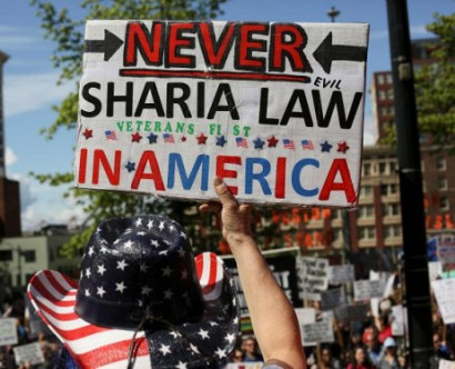 Американцы вышли на демонстрации против законов шариата