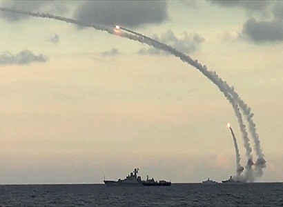 Российские силы ВМФ нанесли удары ракетами "Калибр" по объектам ИГ* в Сирии