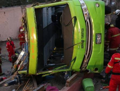 Tour bus crashes in Peru’s capital, killing at least 9