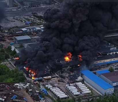 При пожаре на заводе плитки в Ленобласти заживо сгорели семь человек