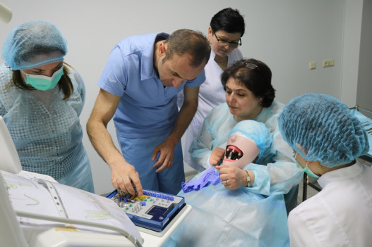 Компания bredent Georgia при успешном сотрудничестве с клиникой New Dent XXI в рамках 13-ого международного конгресса прoвела обучающий курс по имплантологии