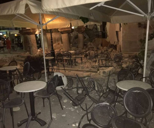 Killer earthquake hits the Med: At least two dead and hundreds hurt as powerful tremor hits Greek and Turkish holiday resorts