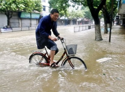 В Китае около трех тысяч человек эвакуировали из-за наводнения