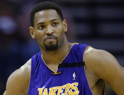 Robert Horry allegedly throws punches at an abusive fan at his son's game