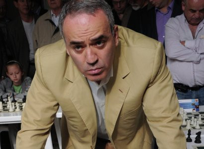 Каспаров снова играет в шахматы: эксперты не верят в успех