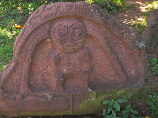 «Այլմոլորակայինների» քանդակներ Նուկու Հիվա կղզում