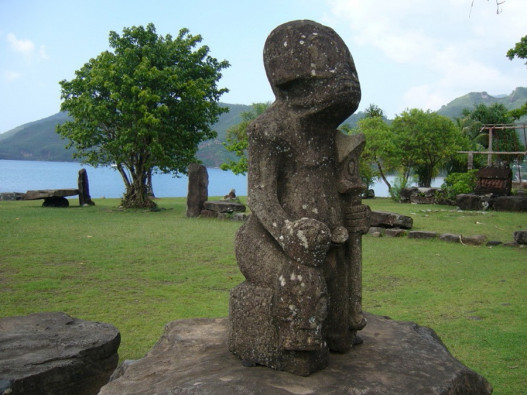 «Այլմոլորակայինների» քանդակներ Նուկու Հիվա կղզում