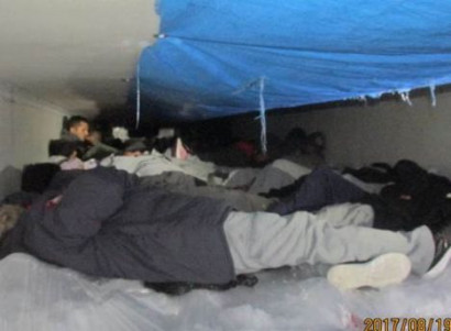 В США в холодильной камере грузовика обнаружили 60 мигрантов