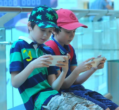Ученые: смартфоны могут вызвать косоглазие у детей