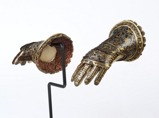 Հնագույն դամասկոսյան արվեստի շքեղ նմուշները՝ զորահանդեսային ձեռնոցներ