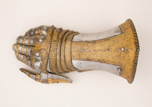 Հնագույն դամասկոսյան արվեստի շքեղ նմուշները՝ զորահանդեսային ձեռնոցներ