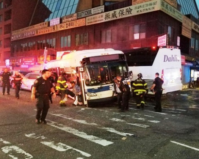 В Нью-Йорке столкнулись автобусы, трое погибших