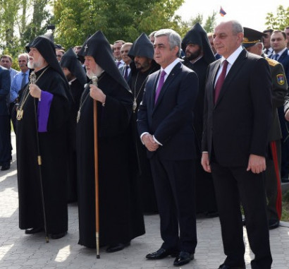 Հայաստանի և Արցախի վերնախավը Եռաբլուրում է