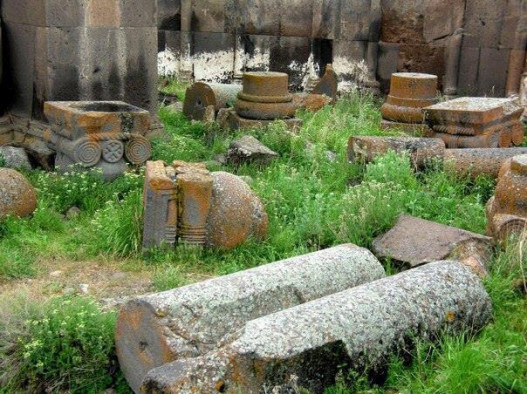 Գագիկաշեն տաճարի ավերակները Անիում. Ներսես Մկրտչյան