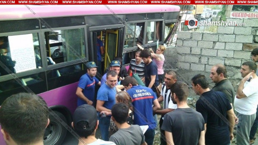 Խոշոր ավտովթար Երևանում. թիվ 35 երթուղին սպասարկող ավտոբուսը բախվել է պատին. կա 10 վիրավոր
