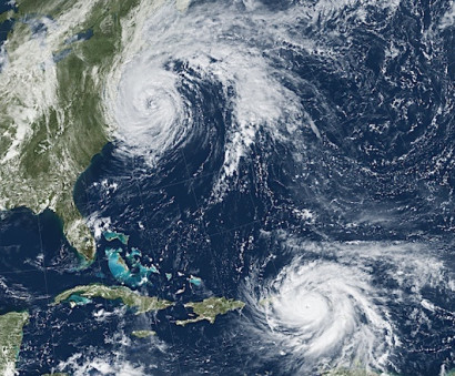 Танец ураганов на снимке со спутника