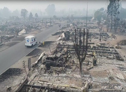 В сгоревшем калифорнийском городе обнаружили работающего почтальона