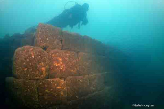 Վանա լճի ընդերքում շուրջ 3000 տարվա պատմություն ունեցող ամրոց է հայտնաբերվել