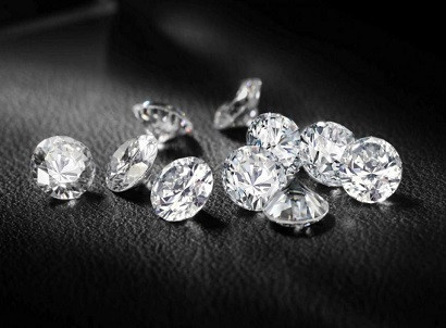 Suitcase of sapphires and other gems worth 1 million pounds stolen from London train