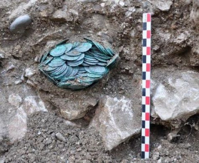 В аббатстве Клюни нашли 2 тыс. серебряных и золотых монет