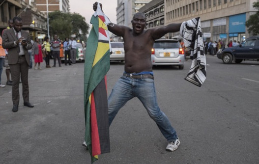 В Зимбабве празднуют отставку президента Мугабе